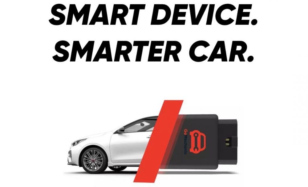 GoLink OBD2 Scanner Connecting to Car
