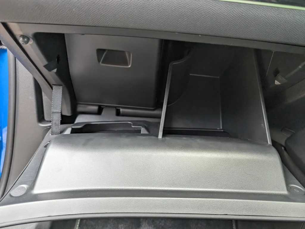Peugeot e-2008 2023 OBD Port View