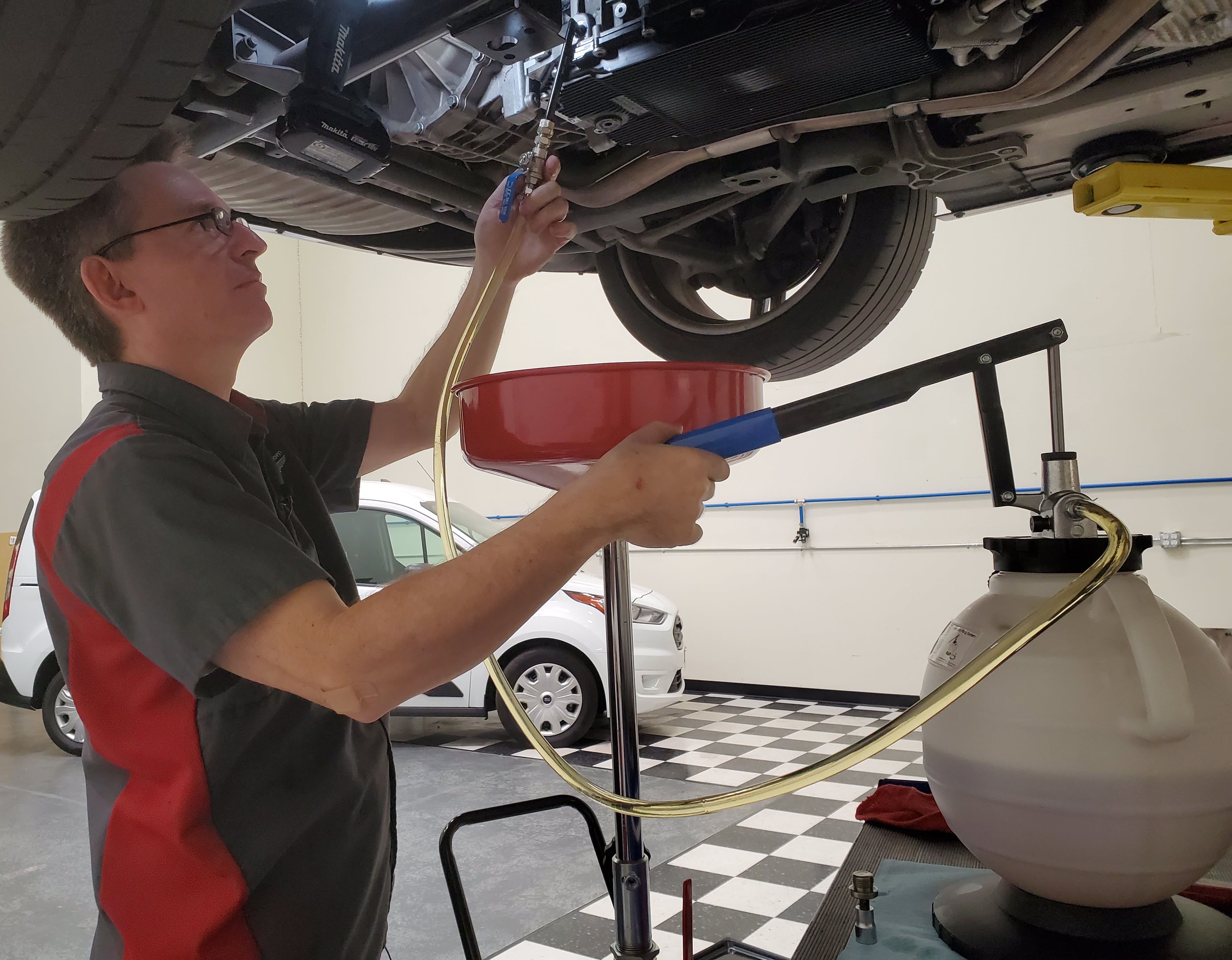 Pumping automatic transmission fluid into an Aston Martin DB9