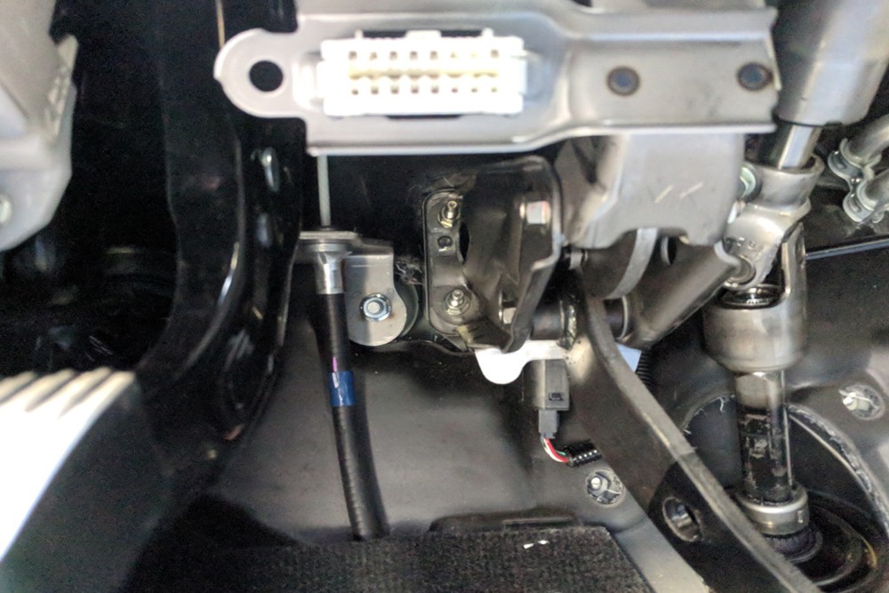 Plug the OBD2 scanner into the port